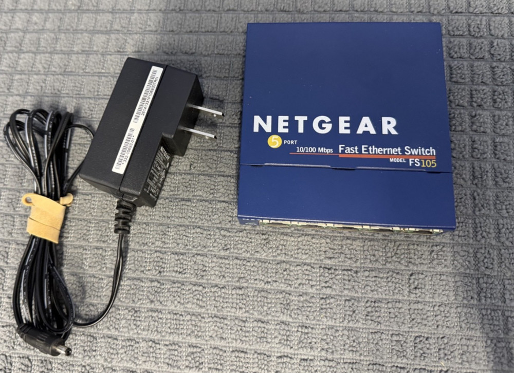 NETGEAR  ProSafe (FS105) 5-Ports External Switch