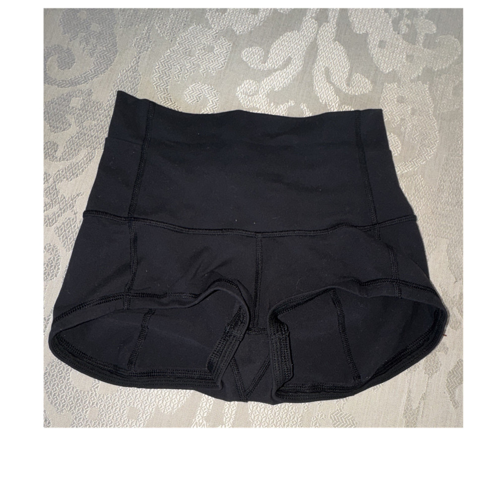 Lululemon Women’s Black Yoga Athletic Volleyball Shorts Stretch Elastic Waist