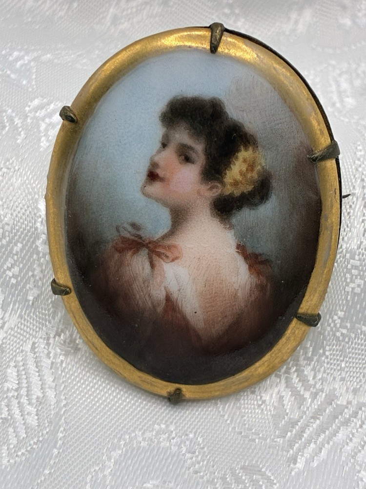 Hand Painted Vintage Gold-Toned Functional Brooch