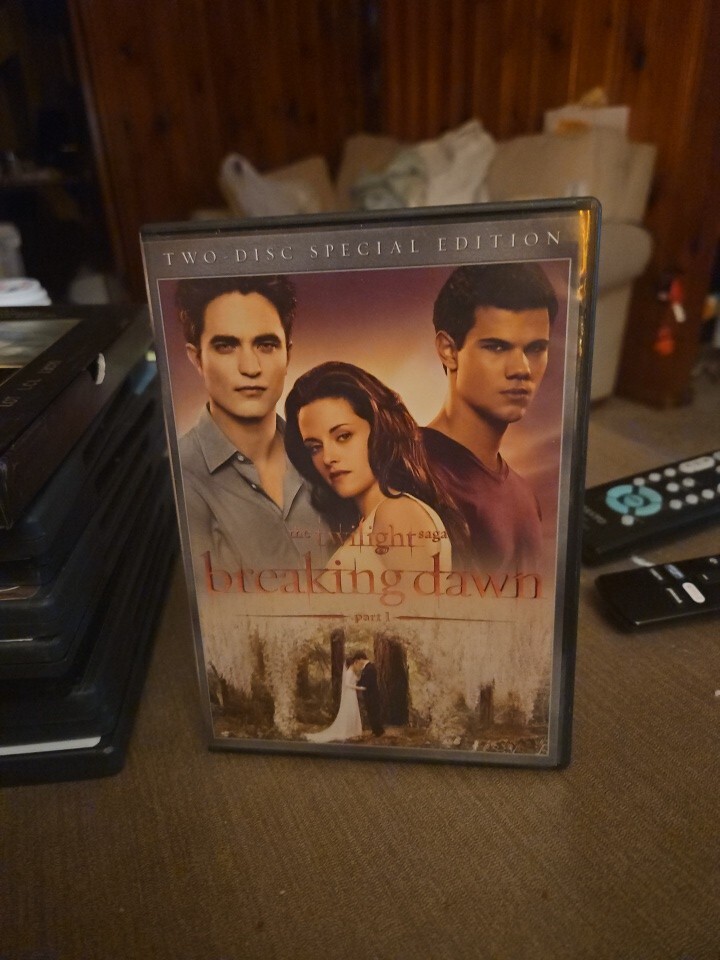 The Twilight Saga: Breaking Dawn - Part 1 (Two-Disc Special Edition) -