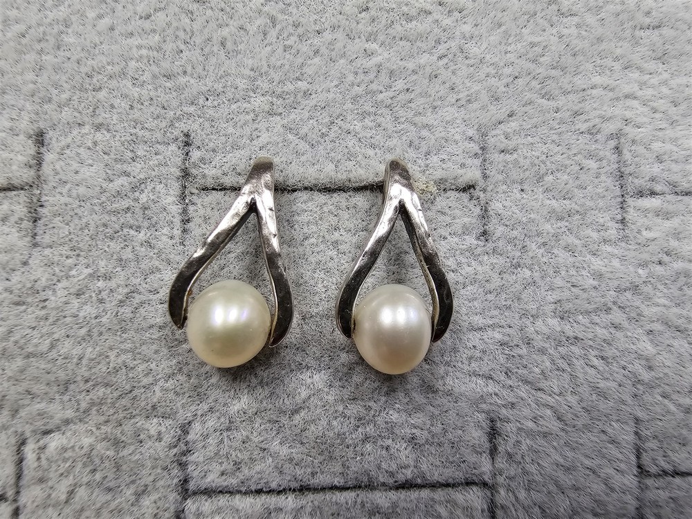 Grandma Grabe's Beautiful Vintage 925 Sterling Silver Pearl Stud 1.86G Earrings