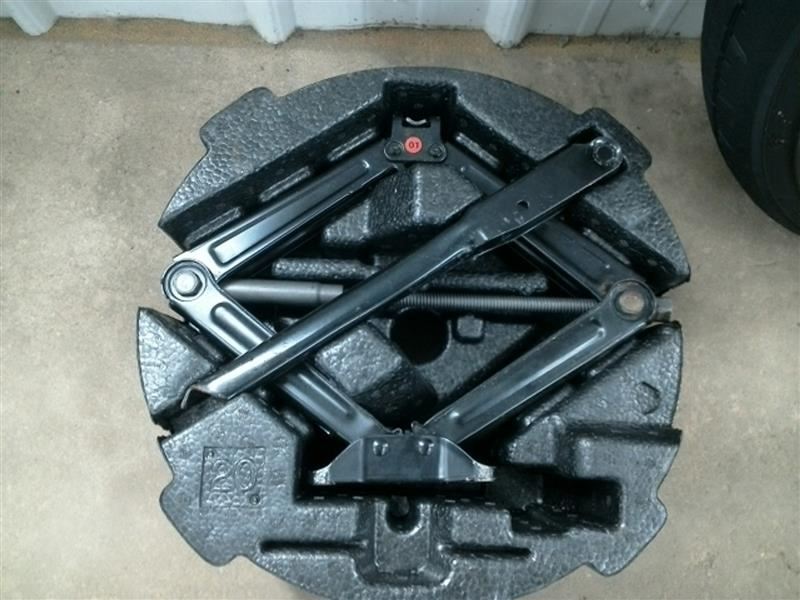 TRAX      2016 Jack 104602666 NO FOAM TRAY NO SPARE TIRE