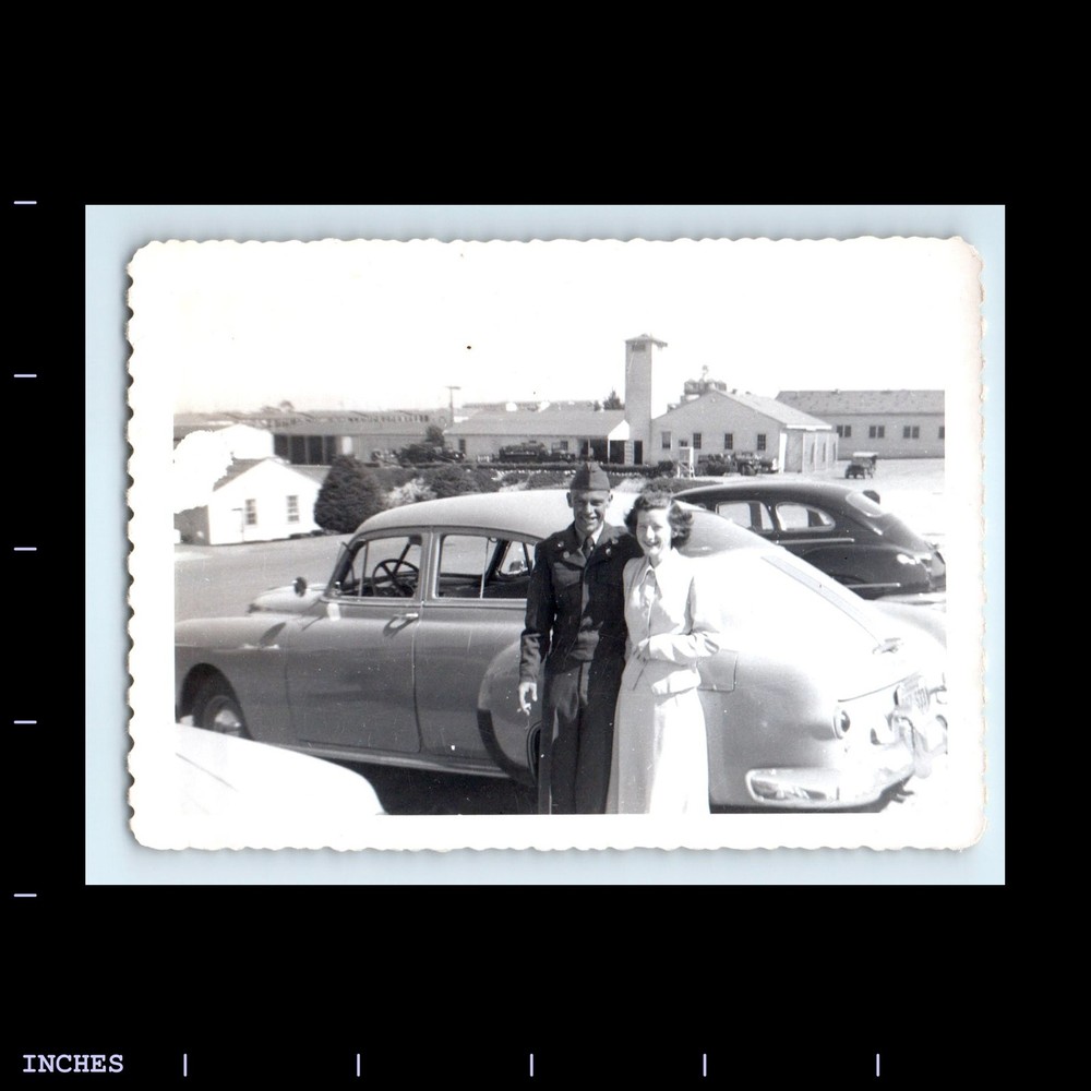 Old Vintage Photo MAN WOMAN COUPLE ARMY SOLDIER CLASSIC CAR SWEETHEART