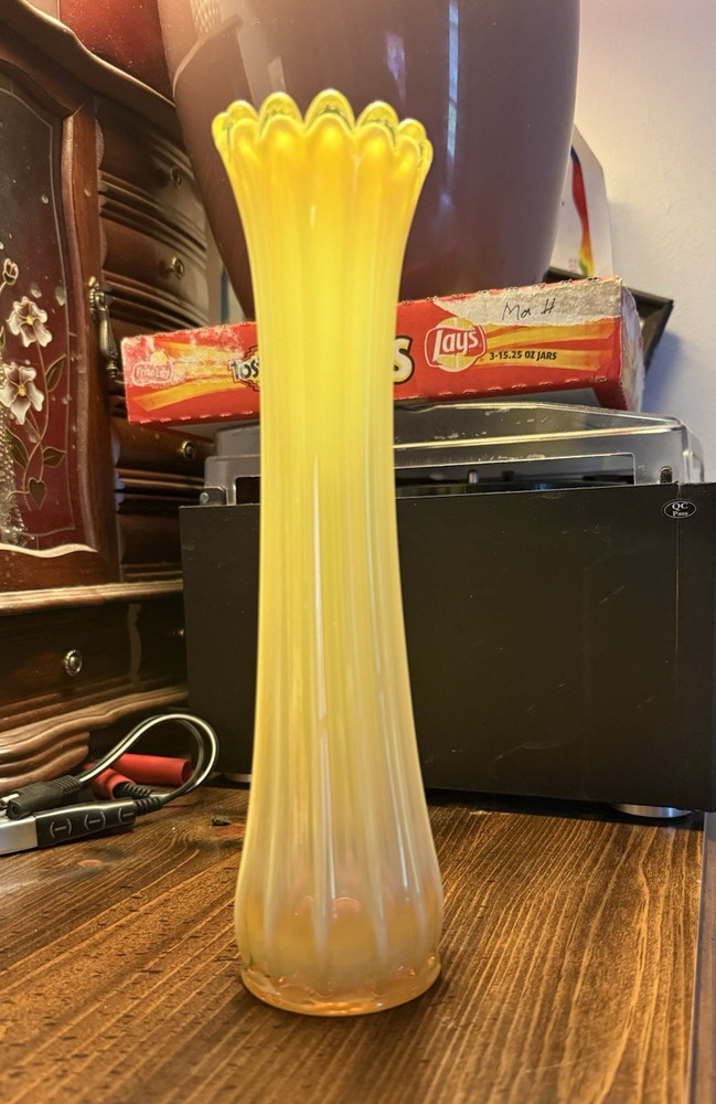 Yellow vaseline vase