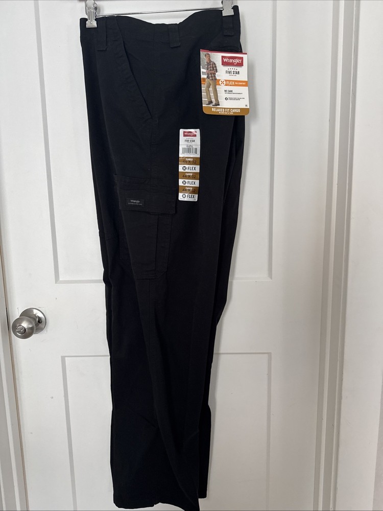 NWT Men’s Wrangler Sz 44X32 Black Flex Fit Cargo Pants #4060