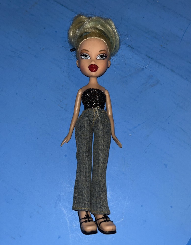 Vintage 2001 Bratz Cloe Doll with Original Outfit MGA