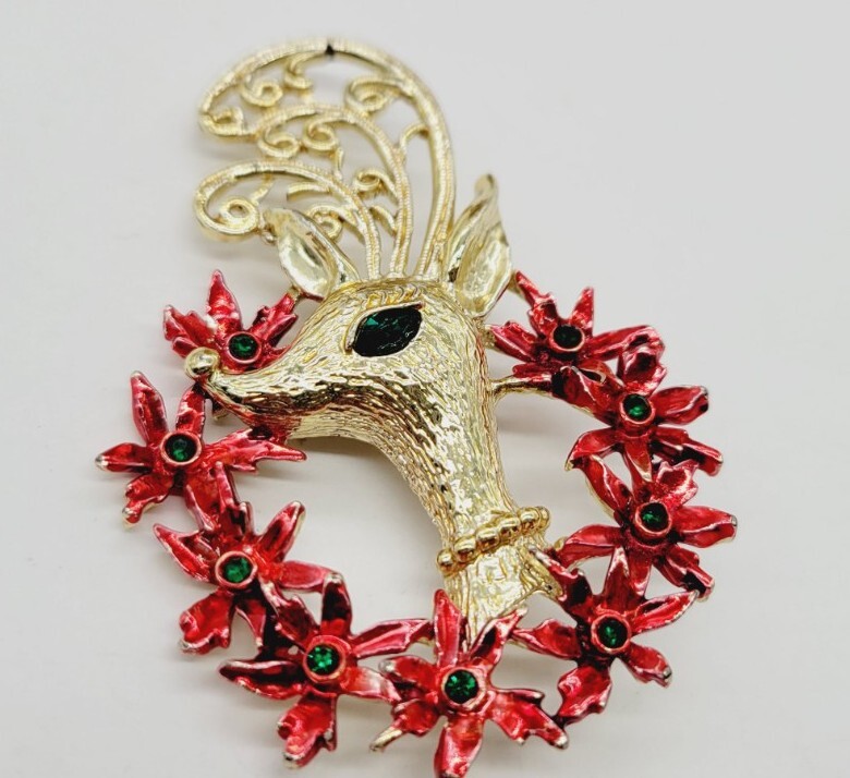 Reindeer Poinsettia Wreath Pin Christmas Brooch Vintage Signed Tancer II