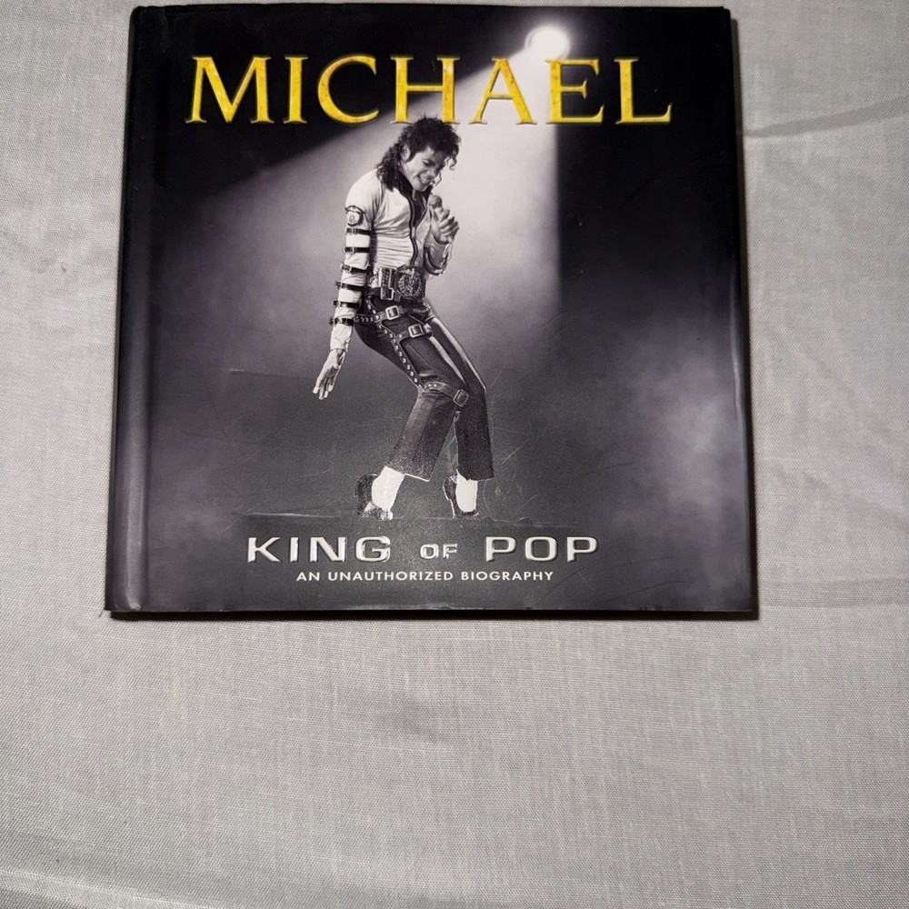 Michael King of Pop an Unauthorized Biography by Publications International Ltd