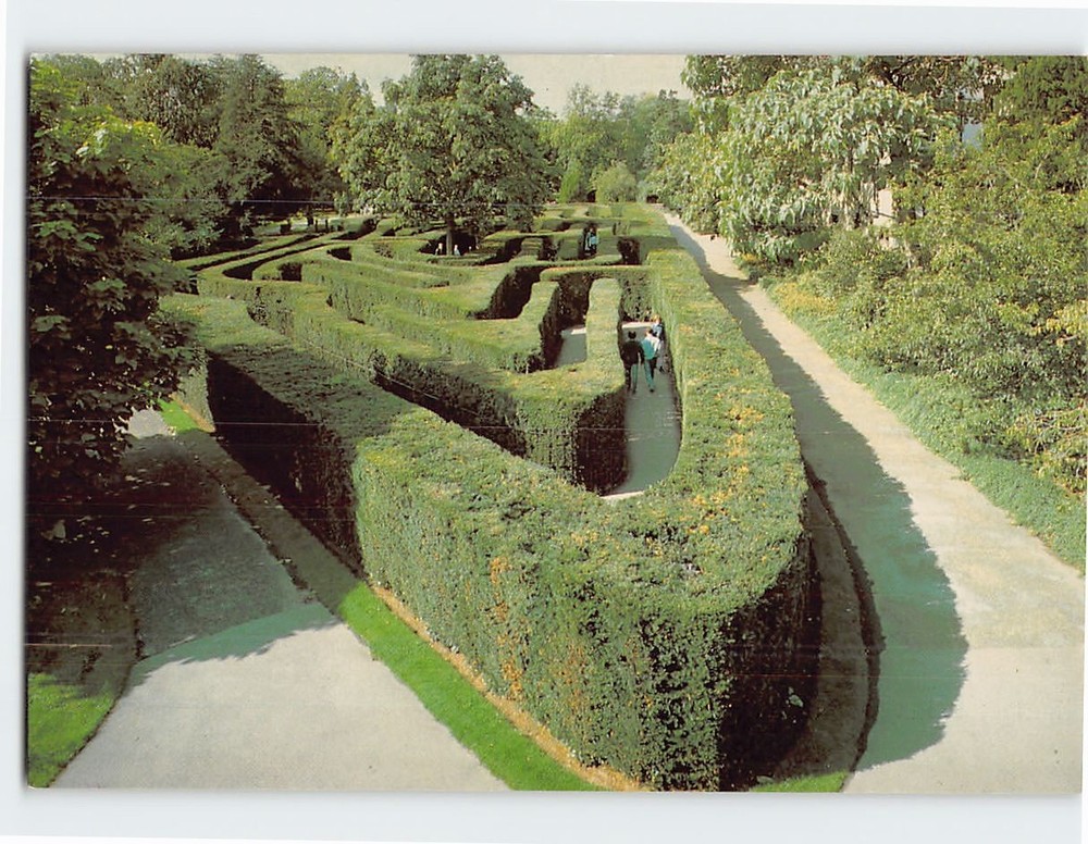 Postcard The Maze Hampton Court Palace East Molesey England