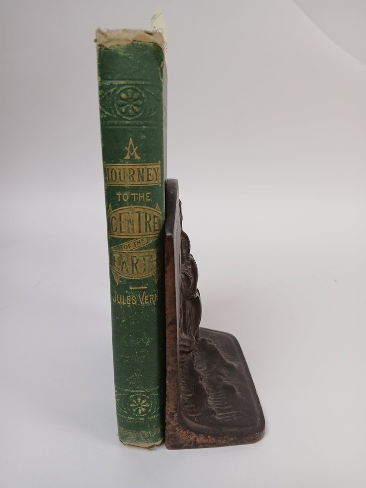 Jules Verne / A JOURNEY TO THE CENTRE OF THE EARTH Popular edition