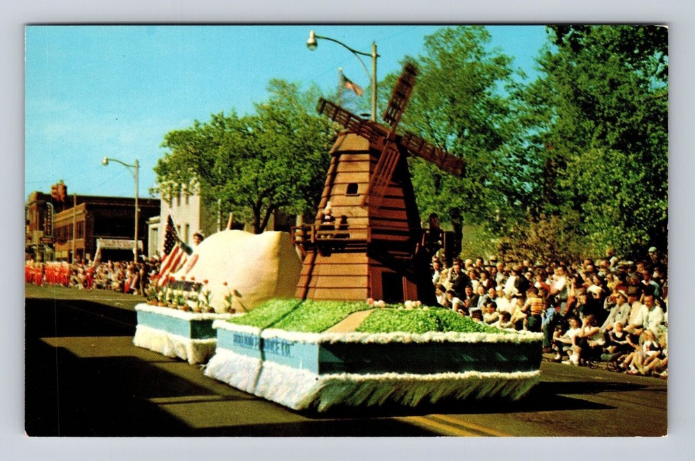 Holland MI-Michigan, Parade of Floats at Tulip Festival, Vintage Postcard