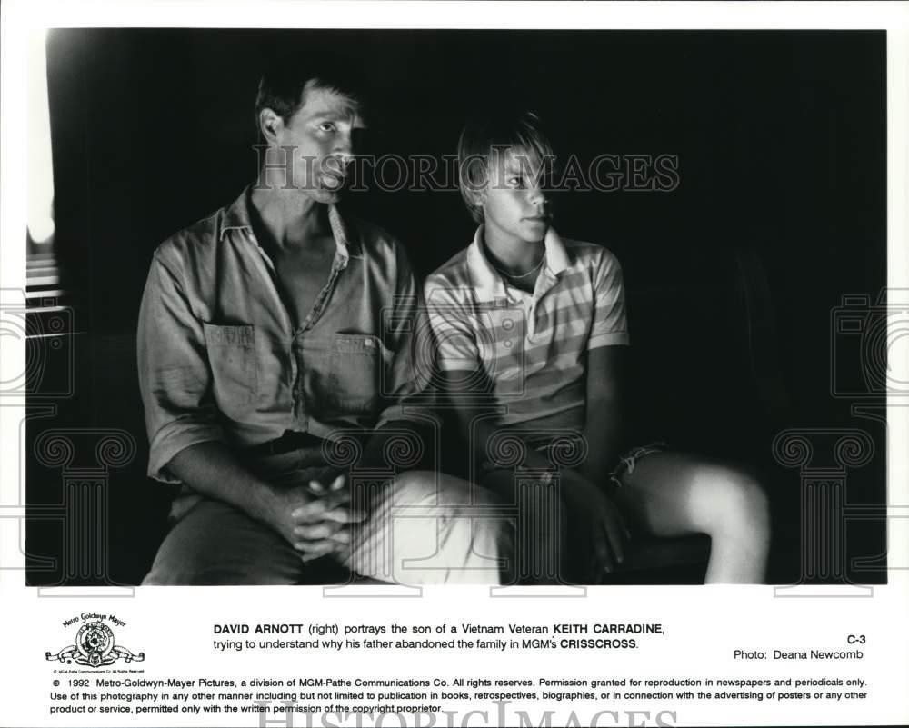 1992 Press Photo David Arnott and Keith Carradine star in 