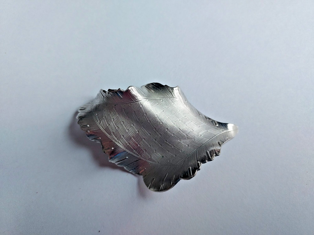 Giovanni Brooch Vintage Silvertone Textured Feathered Leaf Pin