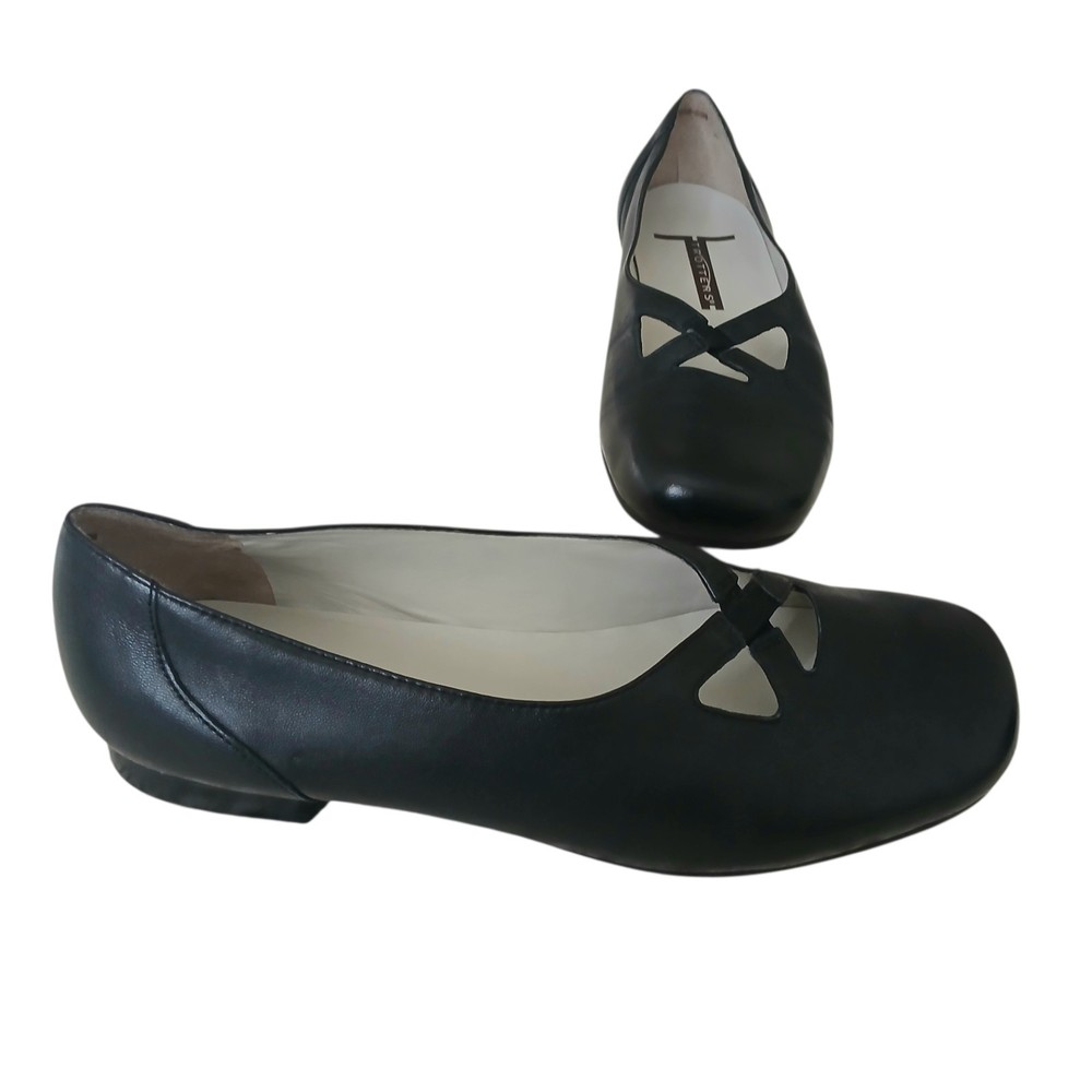 NWOB TROTTERS Maggie Ballet Flats Women’s 8WW Black Leather Stretch Comfort