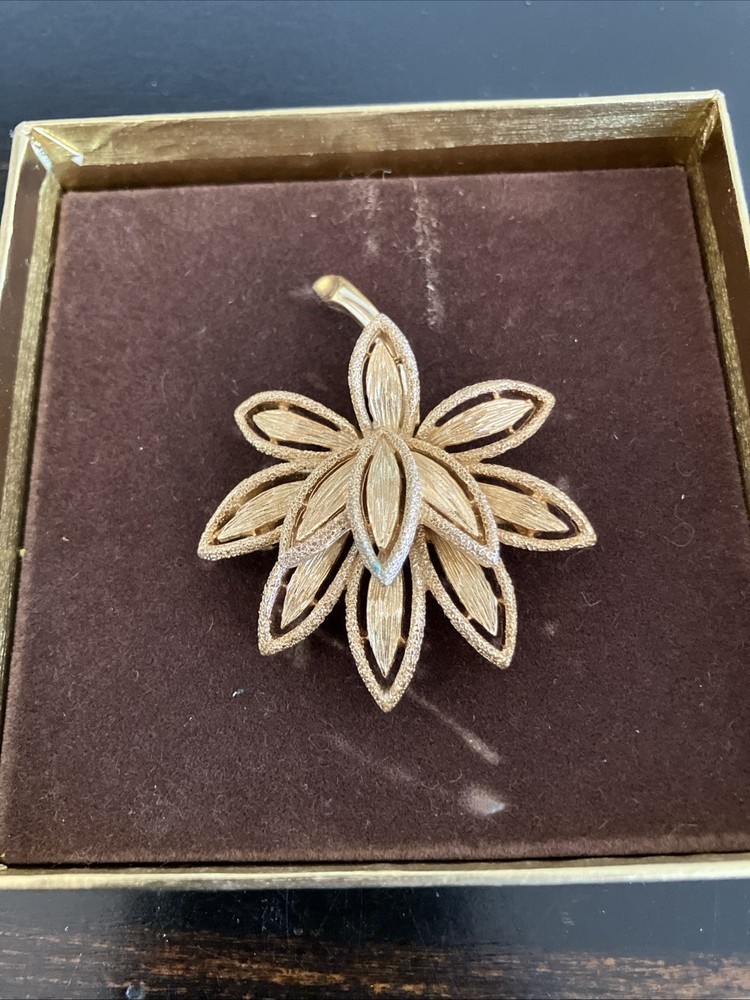 Vintage Signed AVON Brooch Gold Tone Lotus Flower. 2”