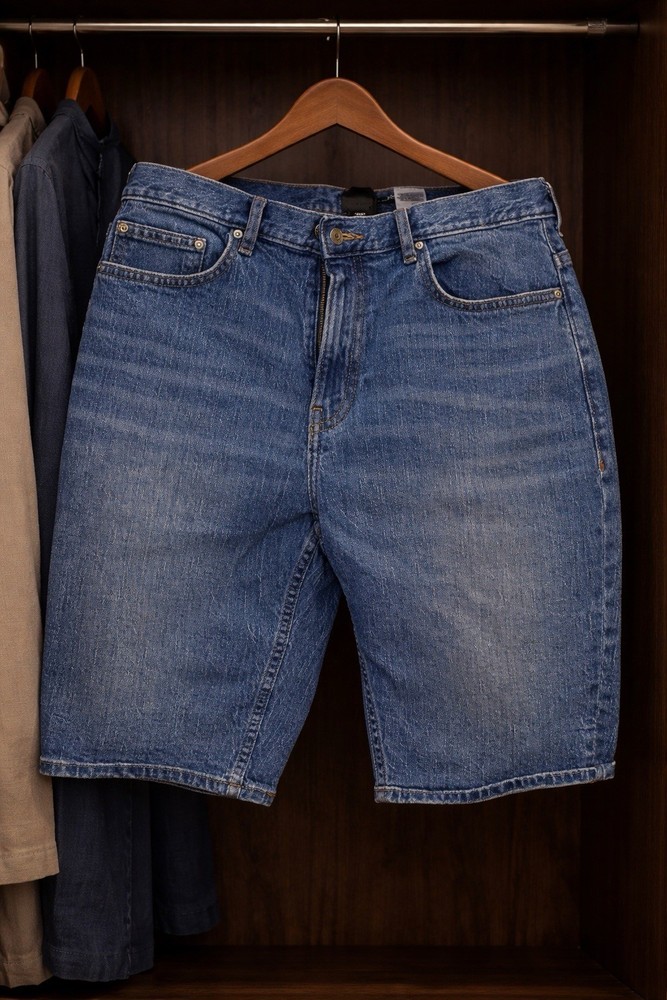 H&M Men's Slim Fit Denim Shorts Blue Medium Wash 5-Pocket Durable Stitching