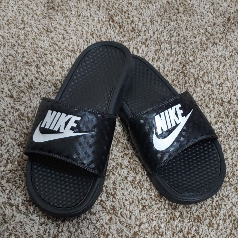 Nike Benassi Slides for Women Size 10 Comfortable Sandals