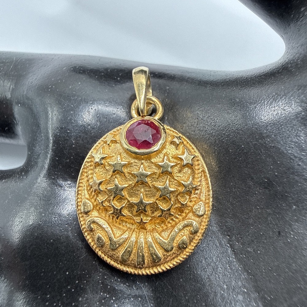 VTG Pretty Sterling Silver Vermeil Ruby/ Stars Pendant. 3.1 Grams.