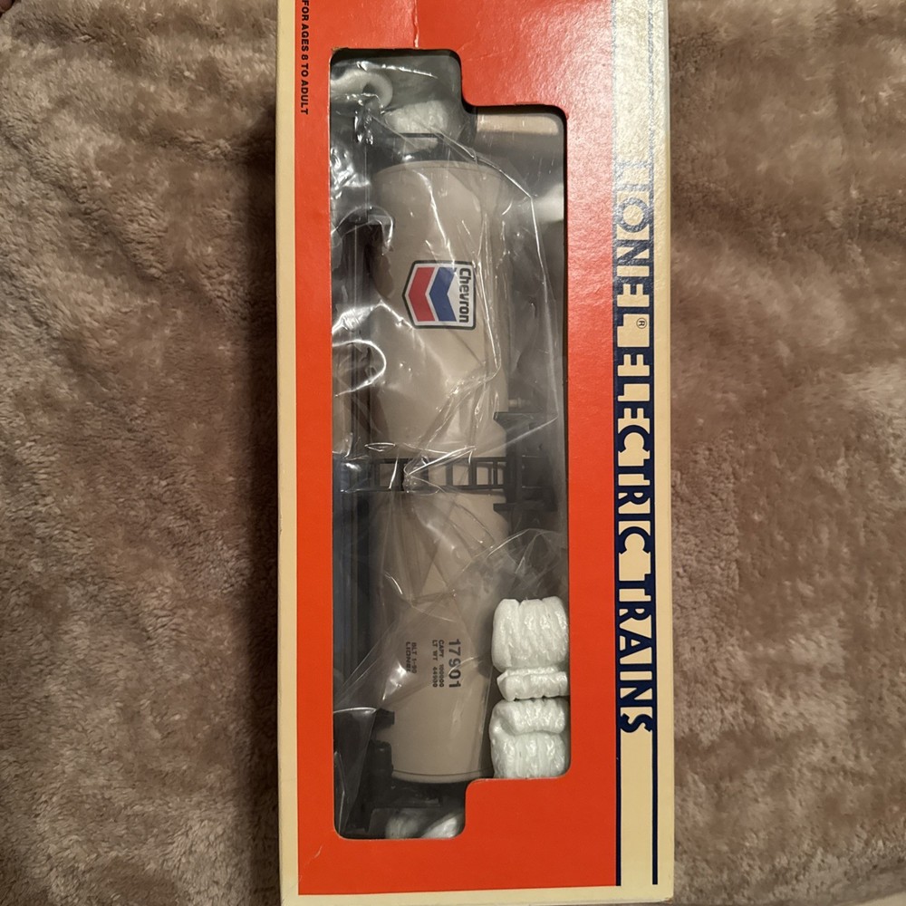 Lionel 6-17901 O Gauge Chevron Uni-Body Tank Car Brand New In Box