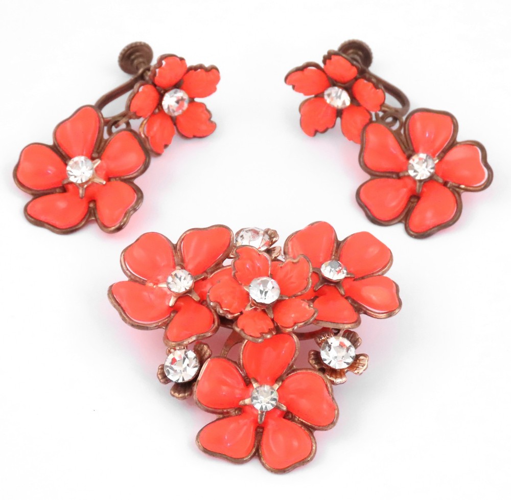 1950s - CORO - VINTAGE ORANGE FLOWERS & CLEAR  RHINESTONES BROOCH & EARRINGS SET