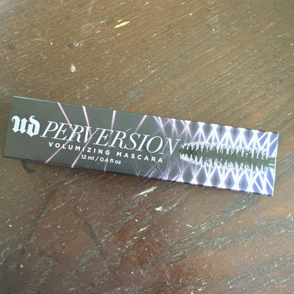URBAN DECAY PERVERSION VOLUMIZING MASCARA BIGGER BLACKER BADDER 12 ml / 0.4 oz