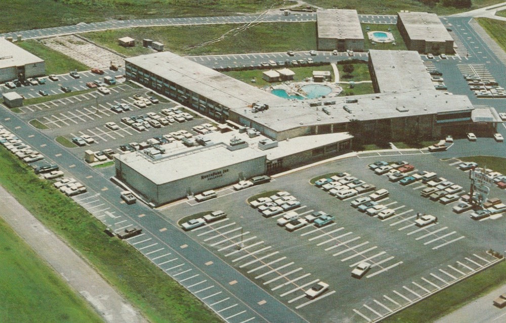 Dallas, TX-Texas NorthPark Inn Aerial View Shopping Center Area Postcard A 5179