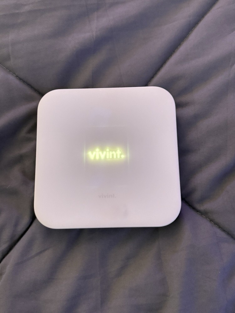 Vivint Element V2 Smart Thermostat VS-ELEM02-001 Used