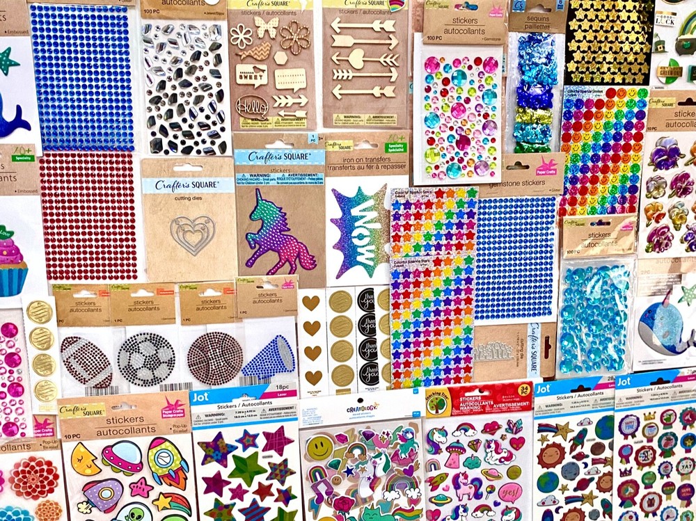 500pc Scrapbook Kit with Stickers Gems Borders Die Cuts & Rub On Transfers