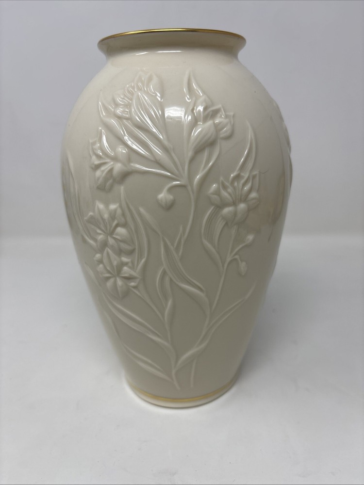 LENOX Ivory Floral Embossed 7.5