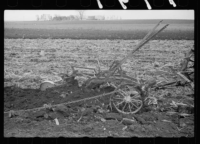 Photo:Grundy County Iowa 1940 Manure Spreader Farm Field