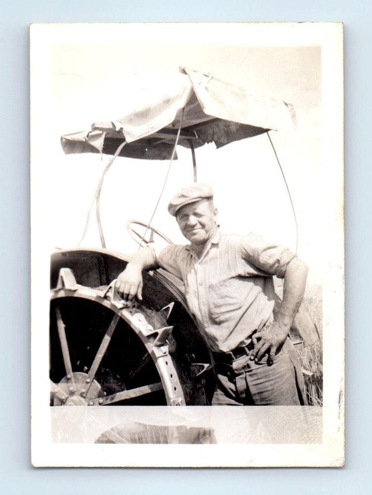 Old Vintage Photo SOLO MAN WITH HAT BY FARM TRACTOR ORIGINAL SNAPSHOT PICTURE