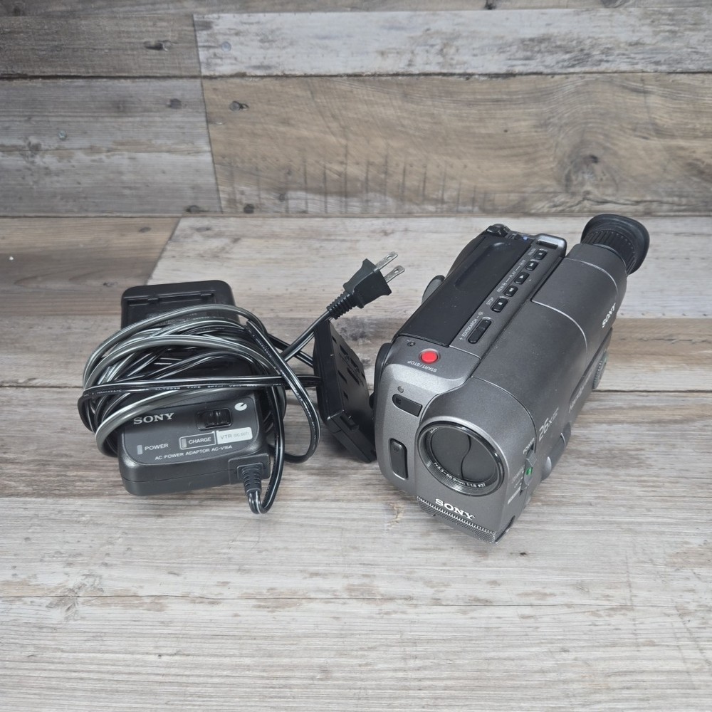 Vintage Sony CCD-TRV12 Handycam 8mm Camcorder SteadyShot 26X Zoom LCD Japan
