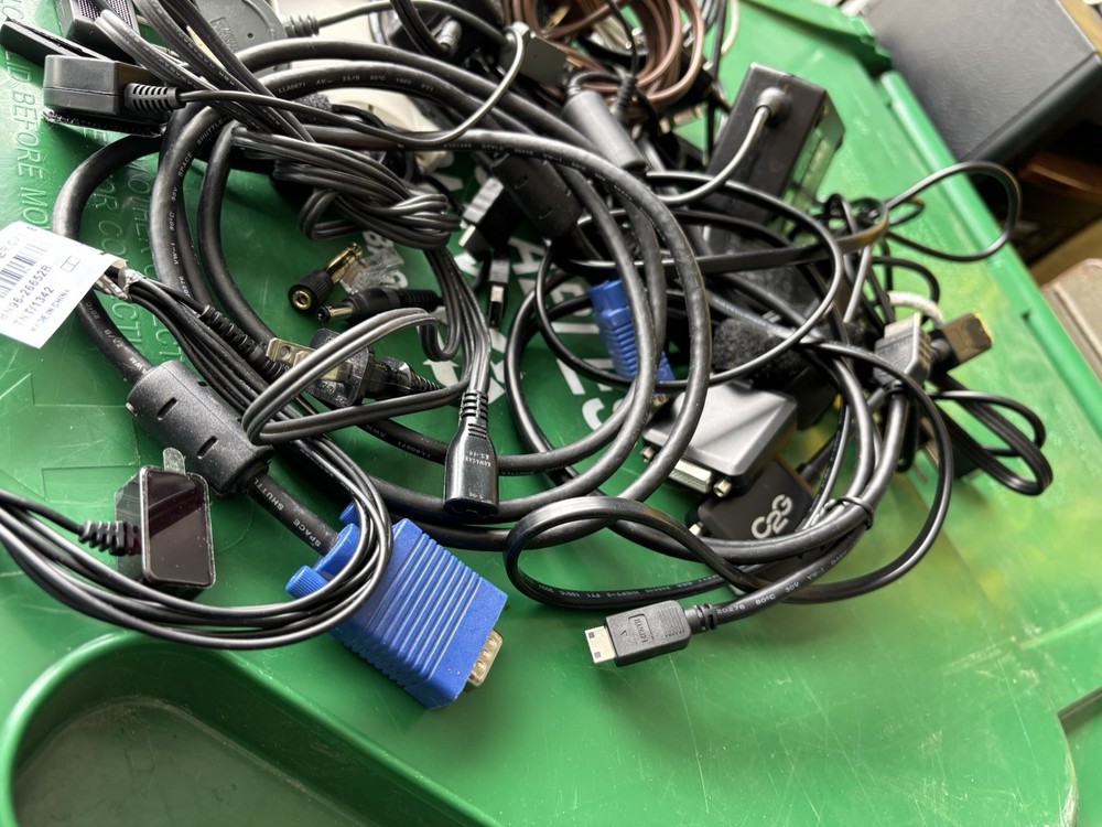 Random Lot Of Computer/TV/Laptop Cords And HDMI Cables