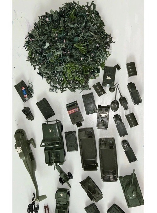 Vintage Green Plastic Army Men Figures Large Lot, vehicles, tanks 100s of them