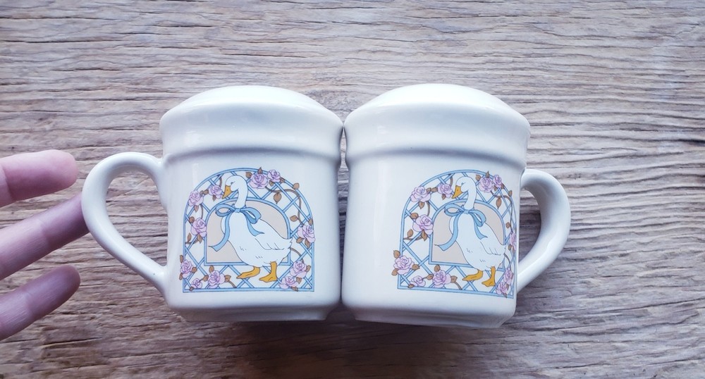 B&D Blue Ribbon Vintage Ceramic Geese Salt and Pepper Shakers