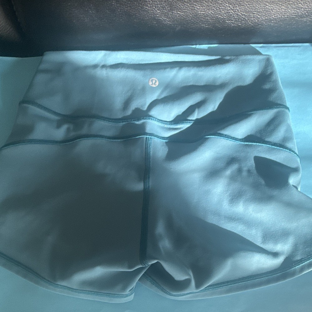 Lululemon Women’s Blue Solid Athletic Activewear Shorts Size S Regular Fit