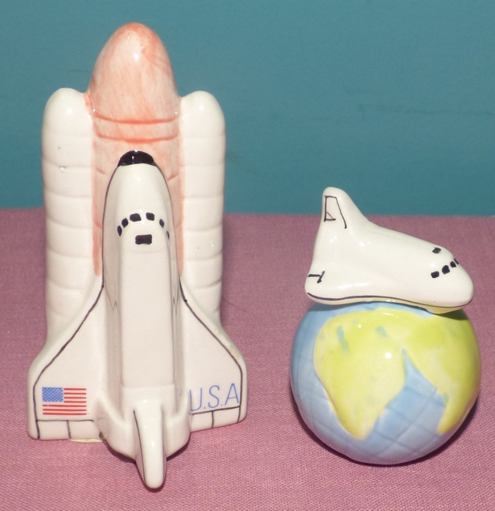Space Shuttle NASA Salt & Pepper Shakers Set 1989 Vintage USA With Stoppers