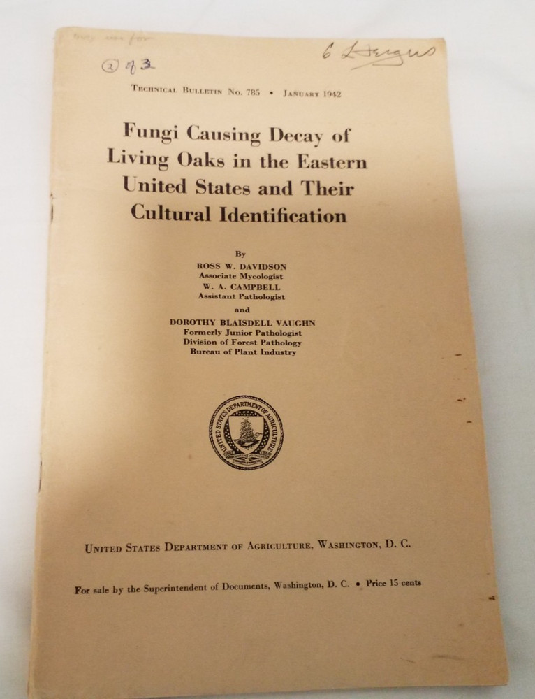1942 - Fungi Causing Decay of Living Oaks Eastern US - Agriculture