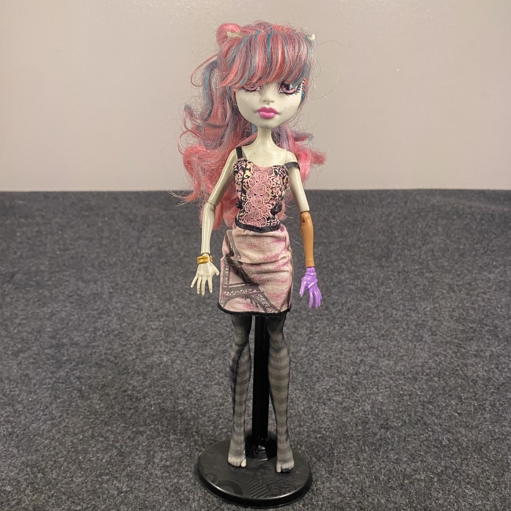 2012 Monster High Rochelle Goyle Scaris City of Frights Doll