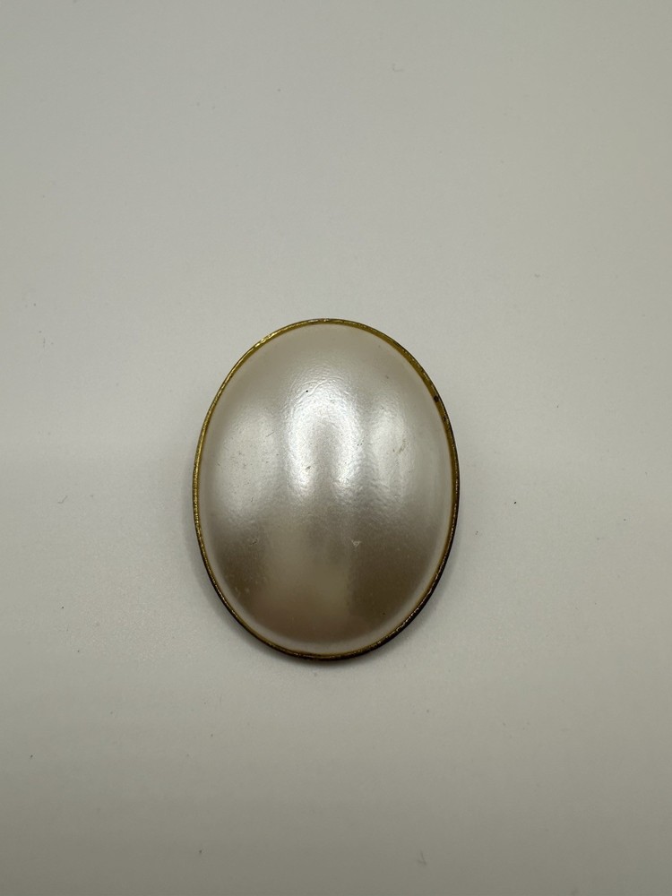 Vintage Faux Pearl Gold Tone Oval Brooch Pin 1.5”L