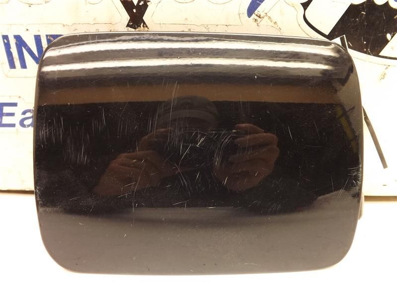 LS400     1996 Fuel Filler Door 152456