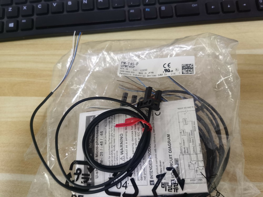 1PC PM-T45-P PMT45P Photoelectric Sensor New In Box #F8