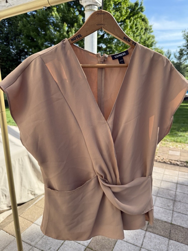 Express Women's Beige Solid V-Neck Twist Blouse Back Zip Cap Sleeve Size S