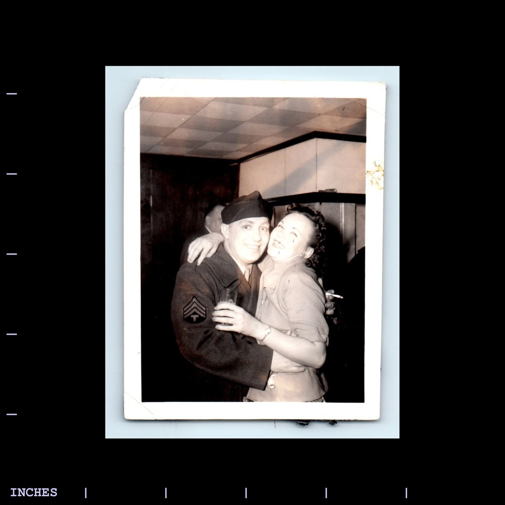 Old Vintage Photo AFFECTIONATE MAN WOMAN SOLDIER SWEETHEART SMOKING CIGARETTE