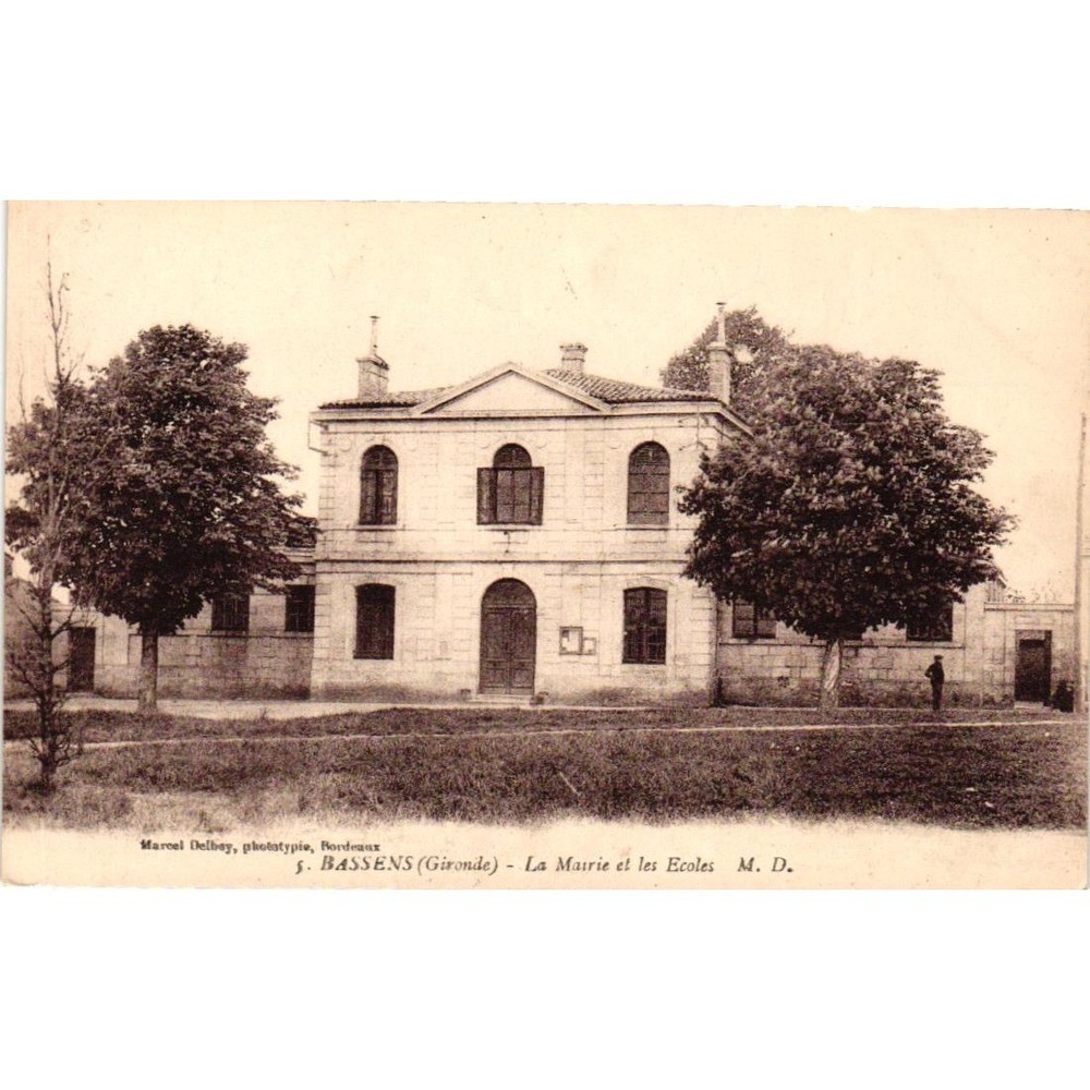 Vintage Bassens Gironde France Postcard La Mairie et les Ecoles Marcel Delboy 5