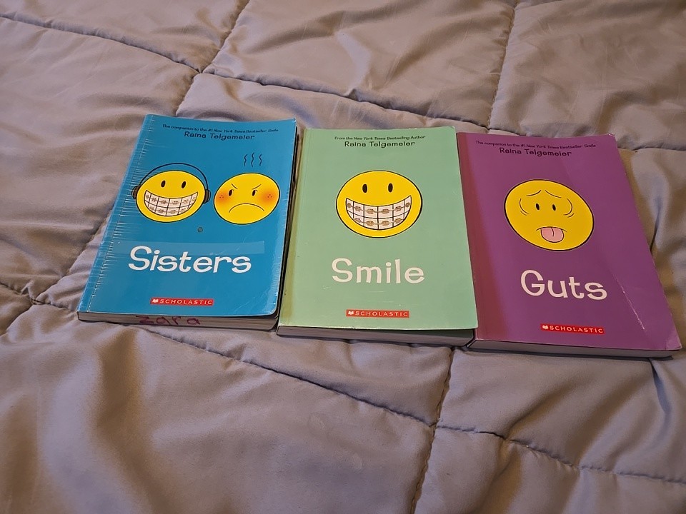 Smile, Sisters, and Guts: The Box Set - Telgemeier, Raina - Good - paperback