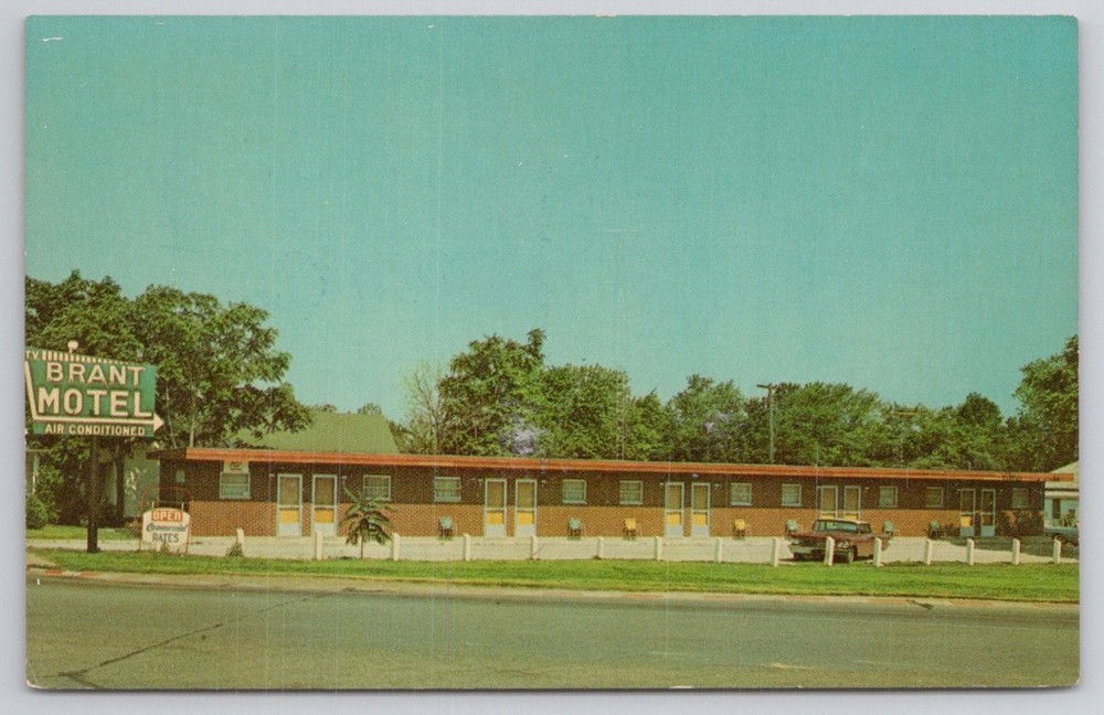 Vintage 1962 Brant Motel Postcard Mattoon Illinois Route 45 Mid-Century Chrome
