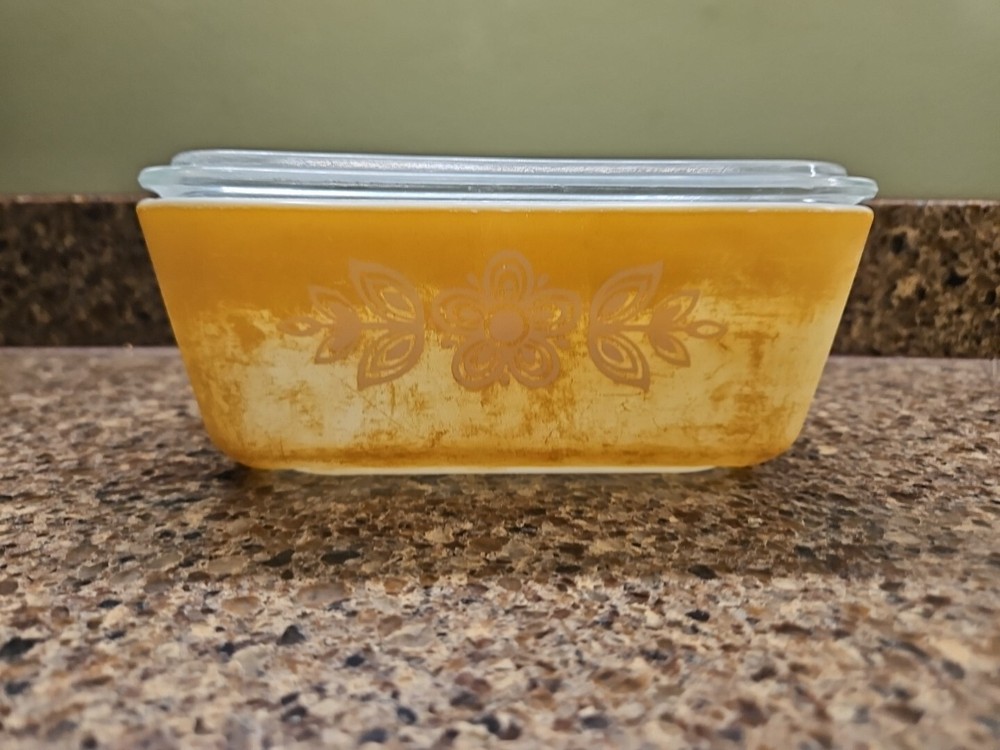 Pyrex Gold Butterfly Refrigerator dish #502B with Lid #502C 1 1/2 Pint Vintage