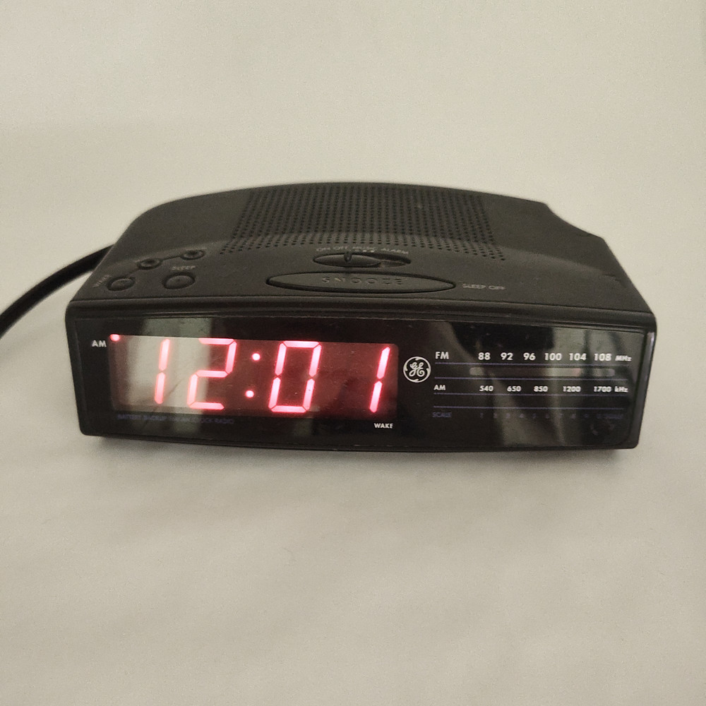 Vintage GE Digital Alarm Model 7-4815A Clock AM/FM Radio Tested Works Great