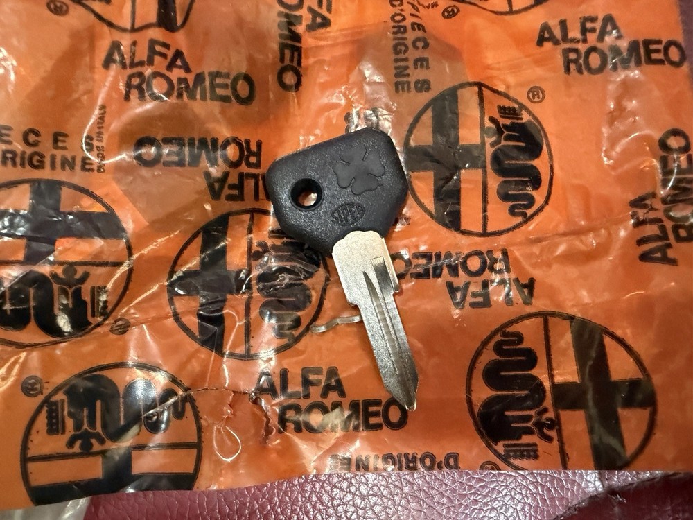 NEW ORIGINAL ALFA SPIDER 75 164 GTV6 SZ RZ VIRGIN KEY 6050185 SIPEA